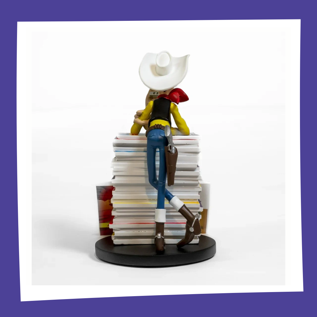 LUCKY LUKE - Lucky Luke & Rantamplan sur pile de BD - Figurine 25cm